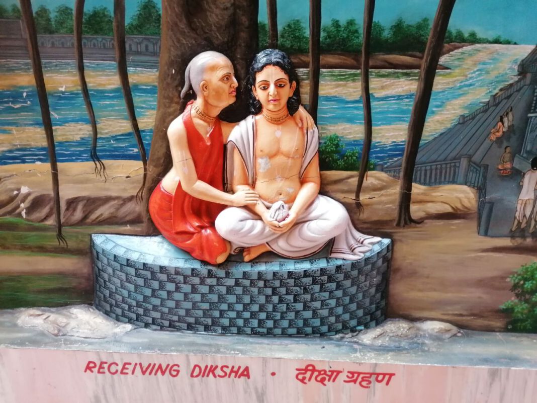Diksa-plaskorzezba-Wrindawan